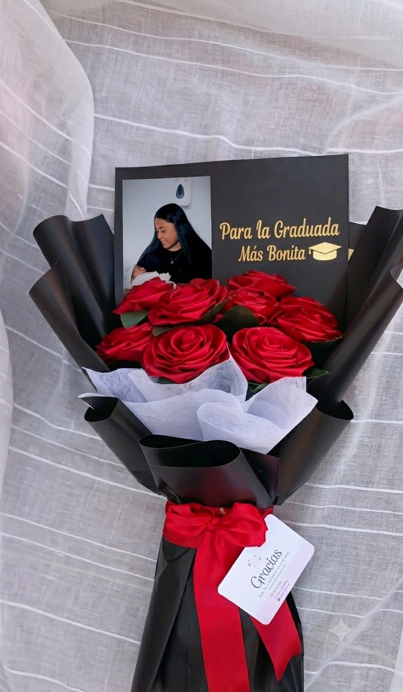 Ramo por 10 rosas con tarjeta y mensaje 