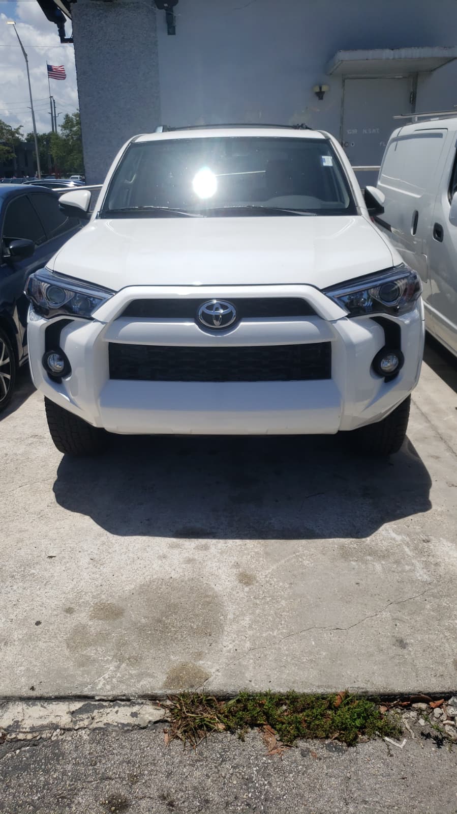 54.) 2019 TOYOTA 4 Runner  White. Millas: 139.117 ( V: 210897 )