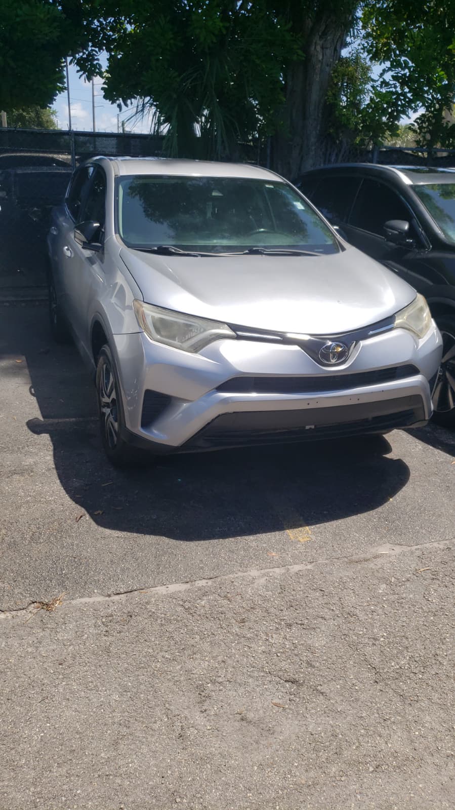 65.) 2019 TOYOTA RAV4 Silver, Milles: 106,656. V: 504783