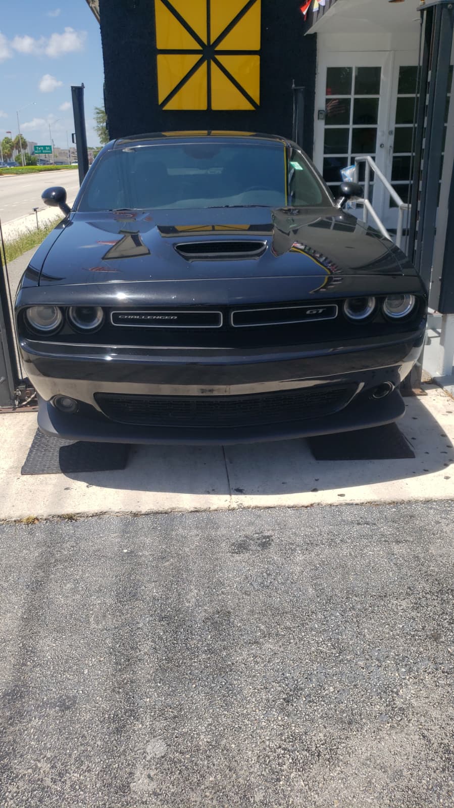 66.) 2020 DODGE CHALLENGER Black. Milles: 105,275 ( V: 236668 )