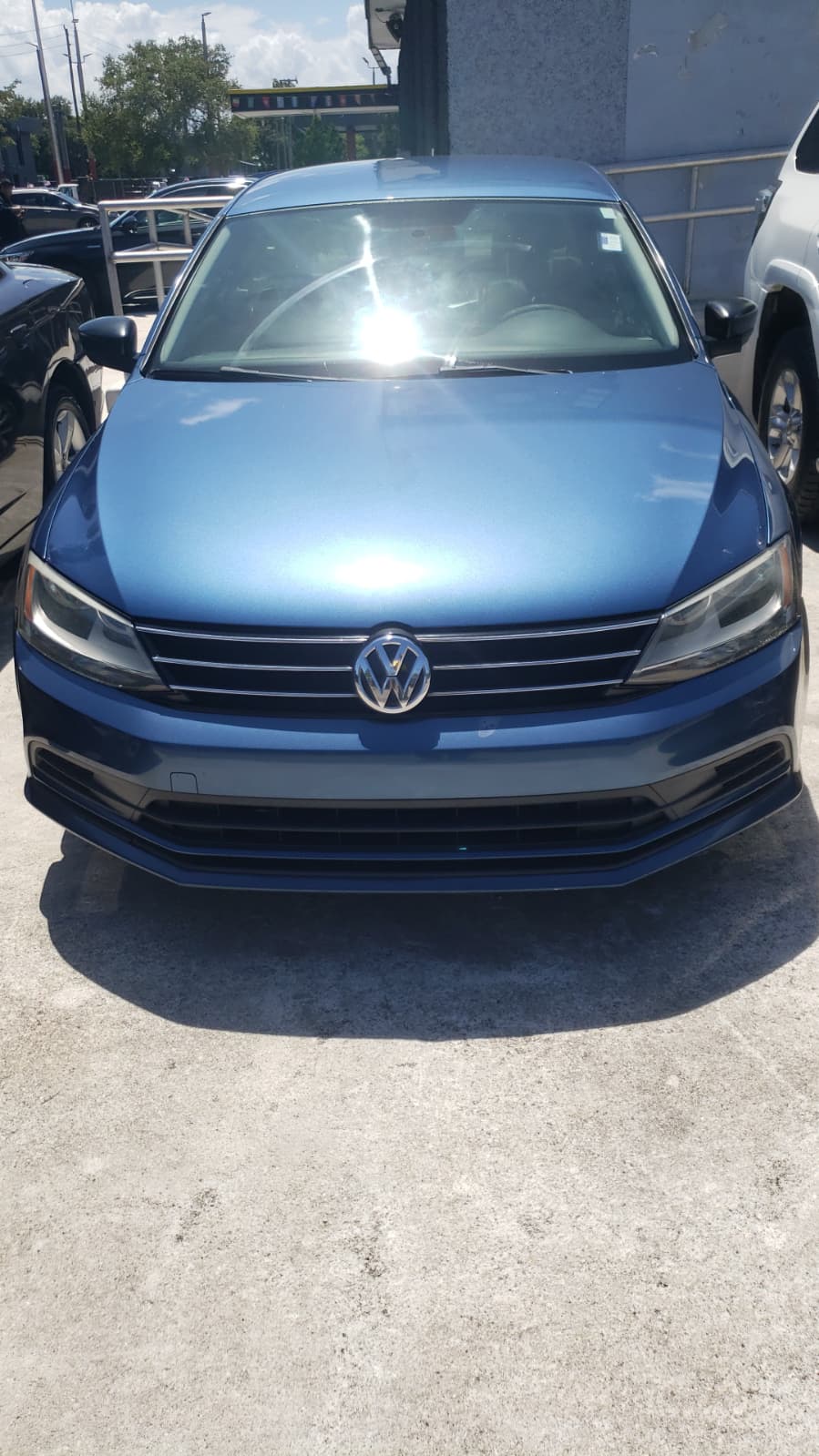 68.) 2016 WOLKSWAGEN JETTA SE Exterior: Blue, Interior: Black....