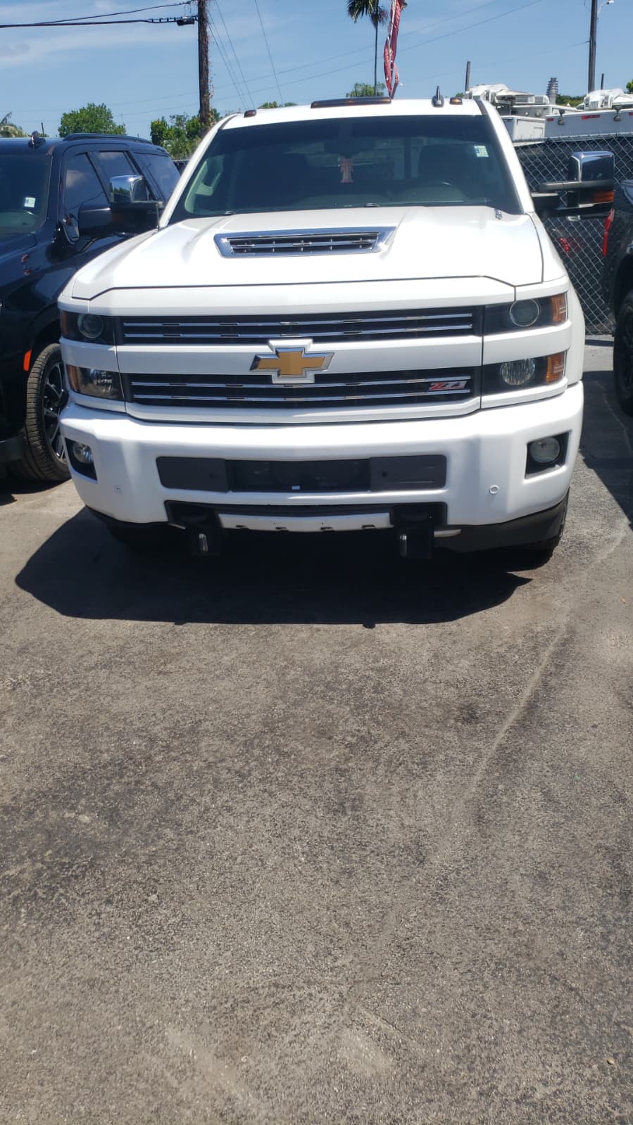 69.) 2019 CHEVROLET SILVERADO Z71 LTZ, Doble Cabina.Exterior: ...