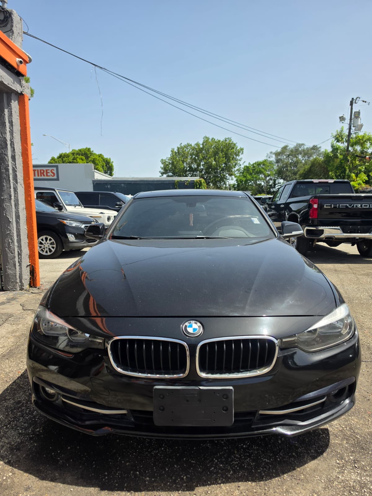 73.) 2017 BMW 3 SERIES 330i  Gasolina Color negro 101.000 millas