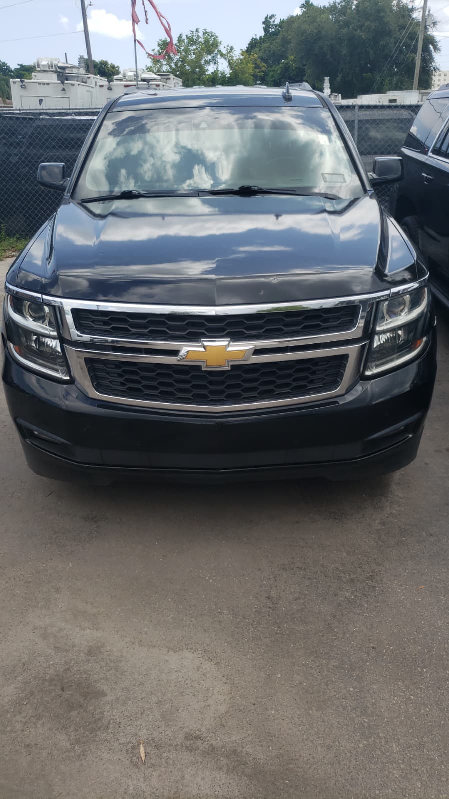81.) 2017 CHEVROLET SUBURBAN Black, 121.070 Millas. V: 391034