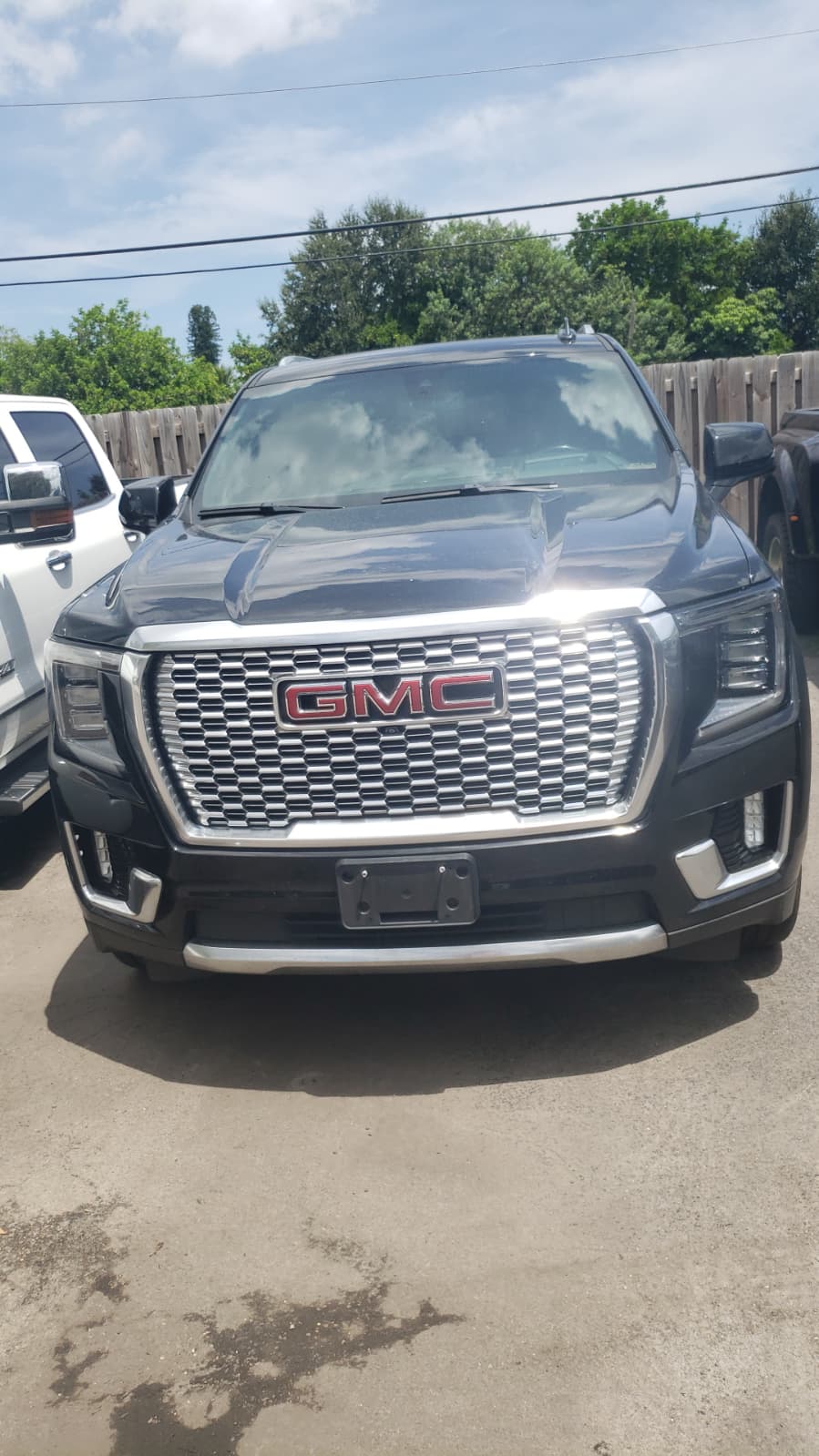 83.) 2022 GMC YUKON DENALI