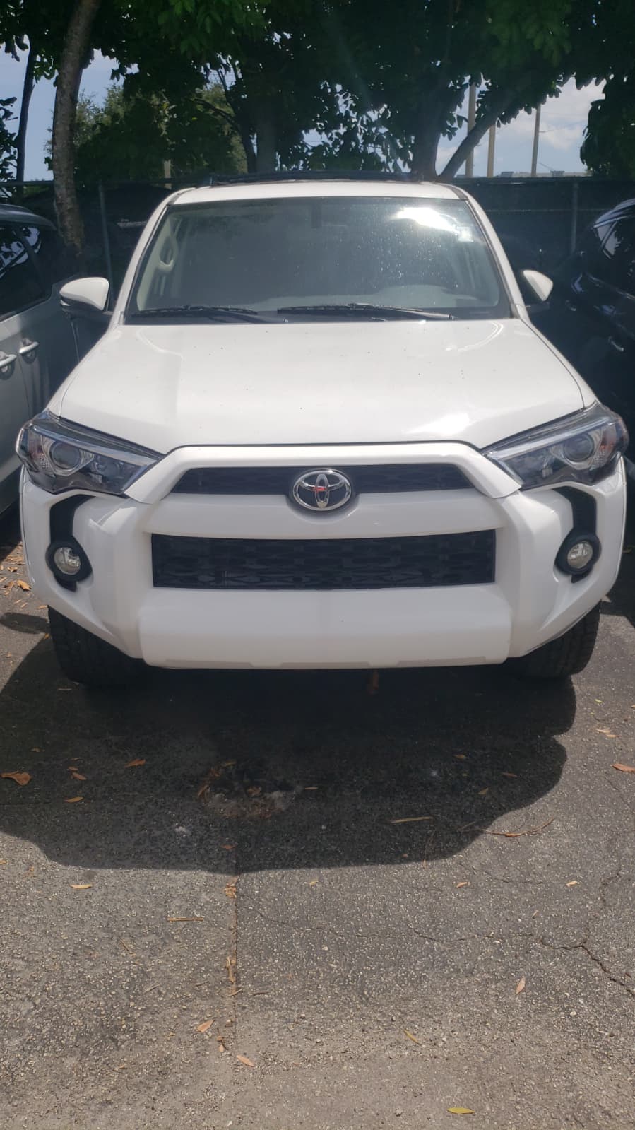 87.) 2019 TOYOTA 4 Runner White. 139, 117 Miles. VIN: 210897