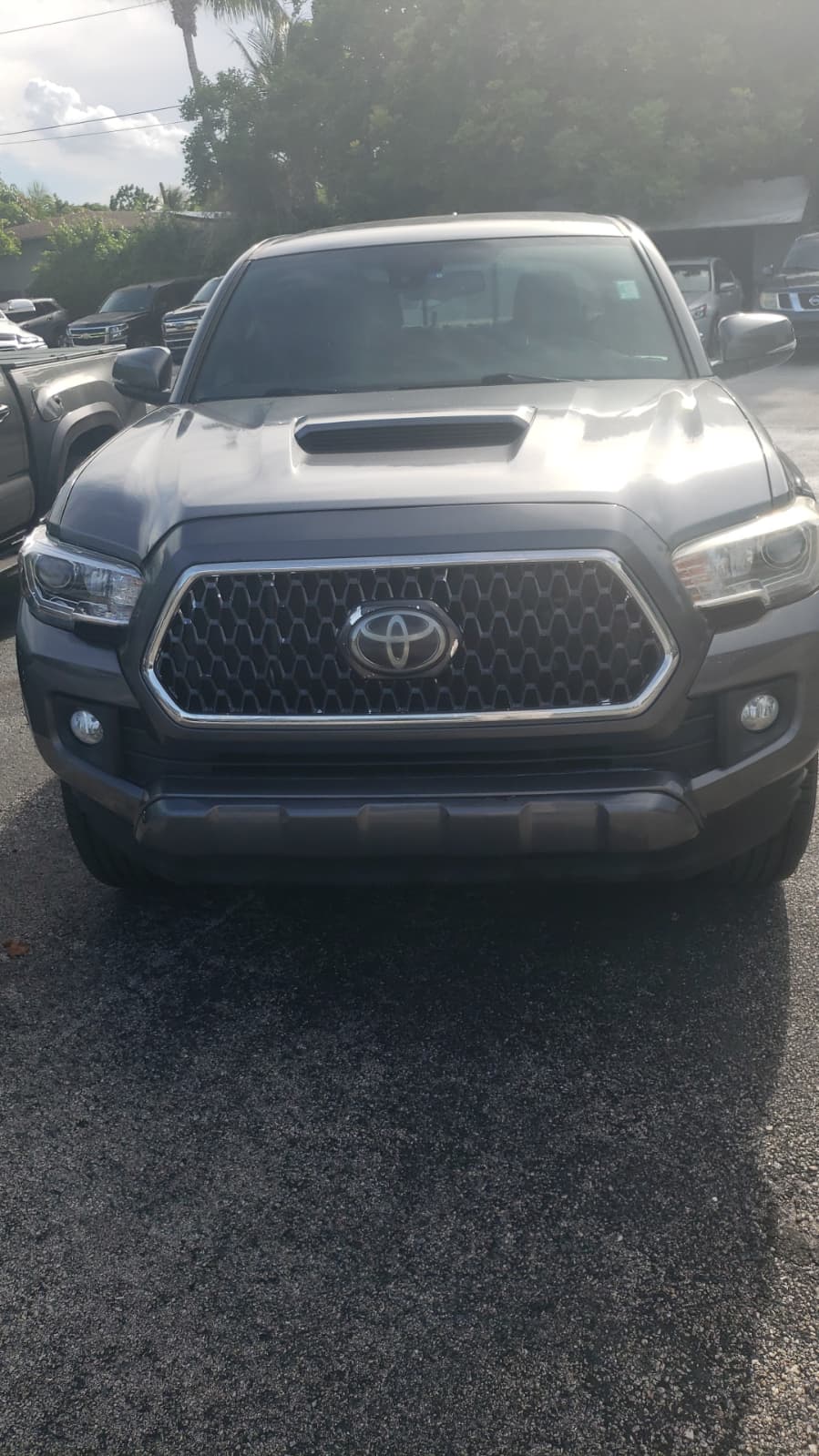 92.) 2019 TOYOTA TACOMA Gray, V6. 135.516 Millas. VIN: 097021....