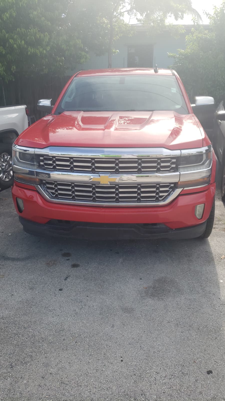 94.) 2017 CHEVROLET SILVERADO Doble Cabina, Red. 112,106 Milla...