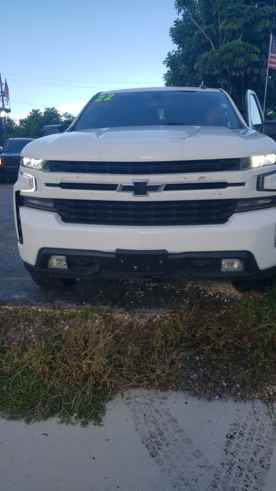 5.) 2022 CHEVROLET SILVERADO RST White, 112,000 Miles. VIN: 10...